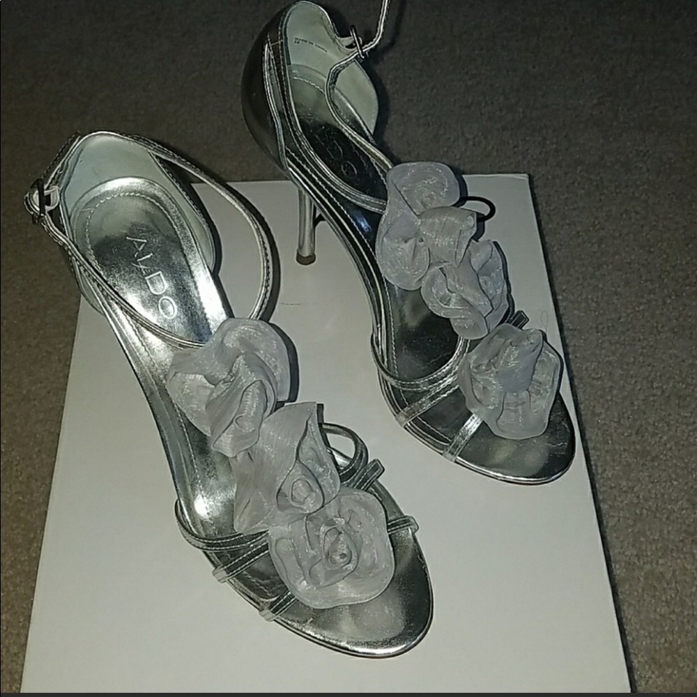 Gorgeous silver/grey shoes simply chic